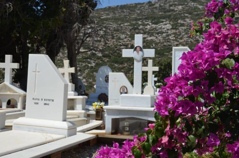 Grecia, Naxos, Panagia Drosiani – cimitero, agosto 2013 (Naxos)