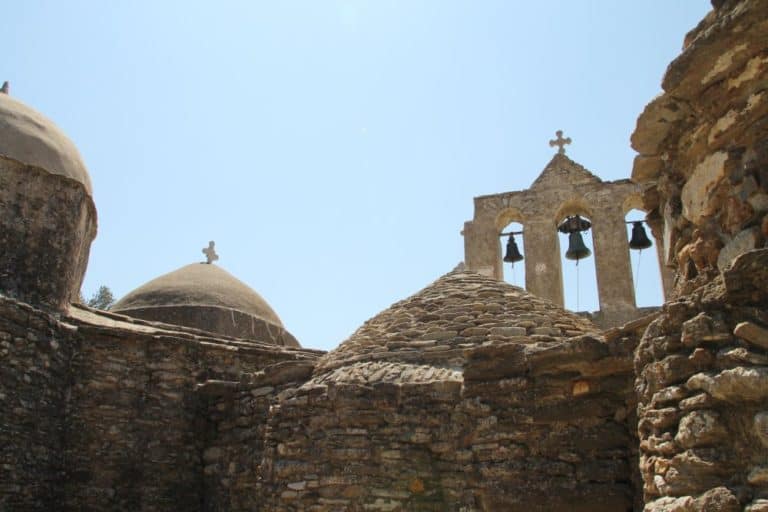 Grecia, Naxos, Panagia Drosiani – costruzioni di pietra, agosto 2013 (Naxos)
