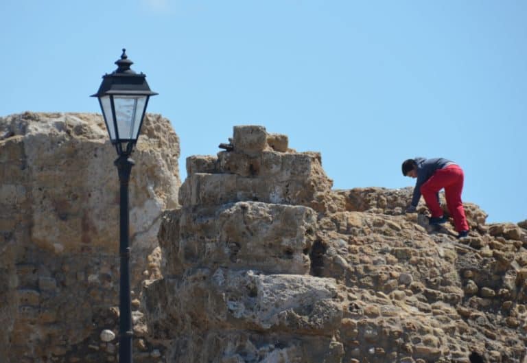 Paphos – pantaloni rossi, Apr.2015 (Paphos)