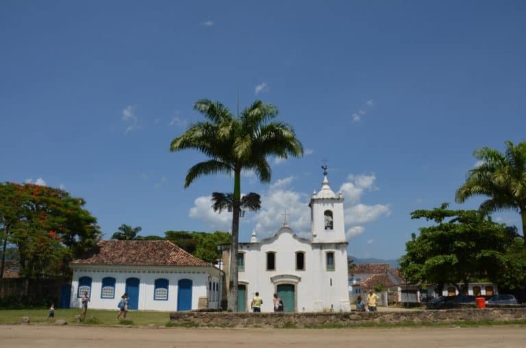 città – panorama con la chiesa, Gen.2016 (Paraty)