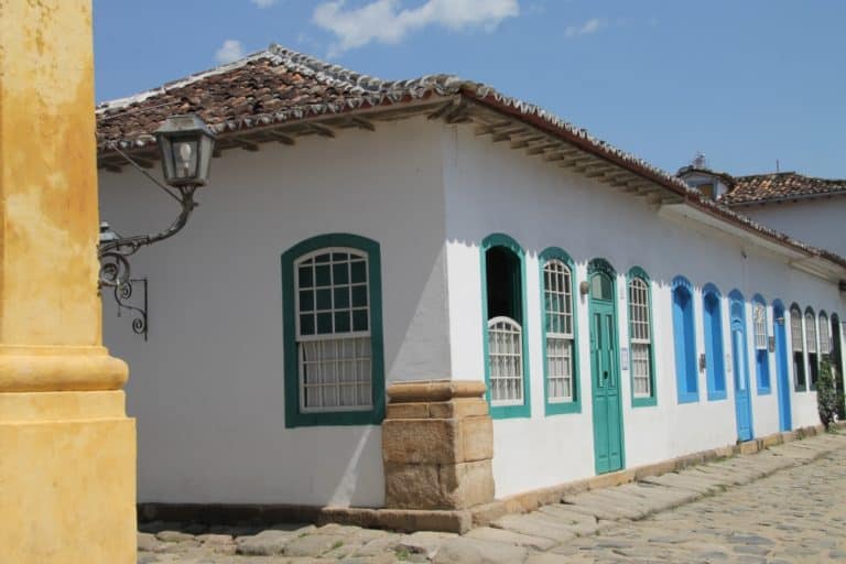 città – sull’angolo,Gen.2016 (Paraty)