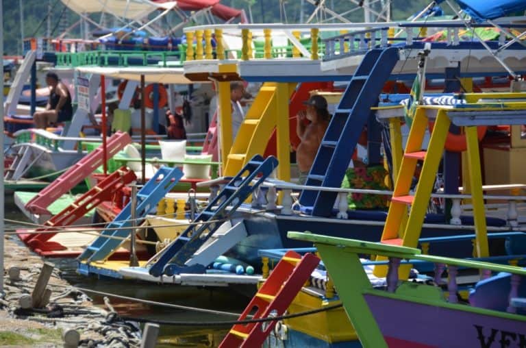 porto – barche variopinte, Gen.2016 (Paraty)