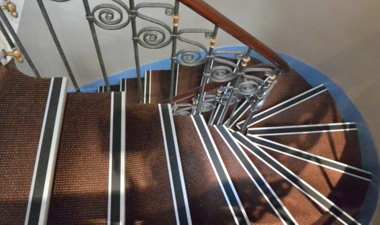 hotel – going down, Mar.2015 (París)