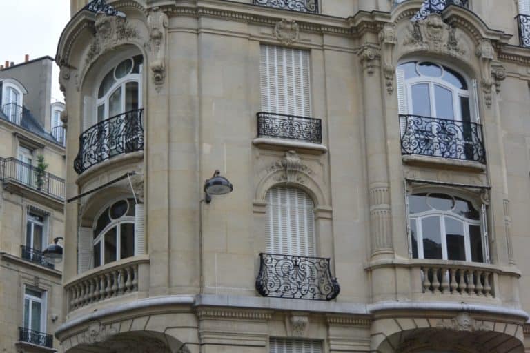 in the town – on the corner, Mar.2015 (París)