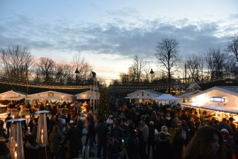 France-Paris-Jardin des Tuileries-Christmas market-crowd