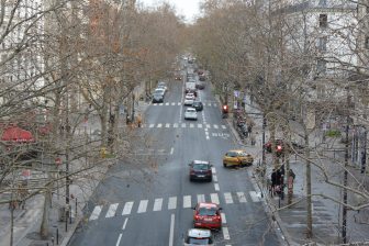 フランス　パリのプロムナード・プランテから見下ろした道路　