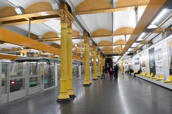 フランス　パリ　地下鉄　１番線　プラットフォーム