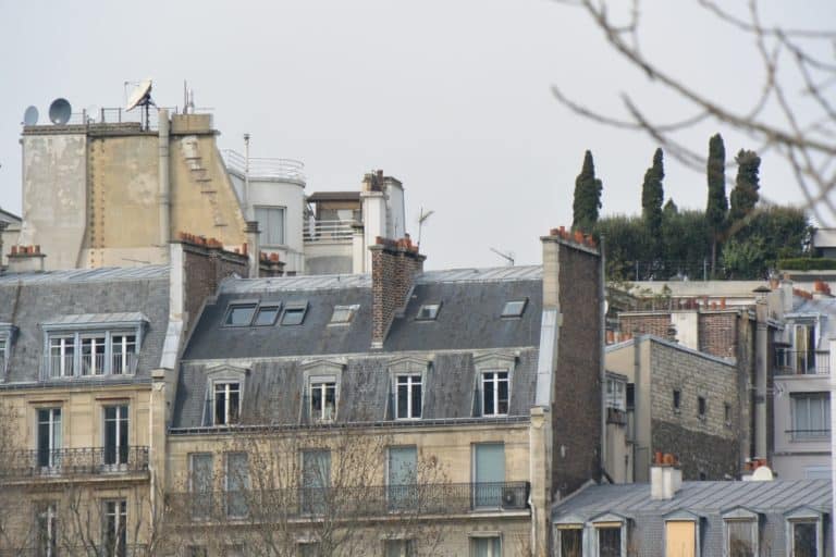 Eiffel Tower and vicinity – houses in Paris, Mar.2015 (París)