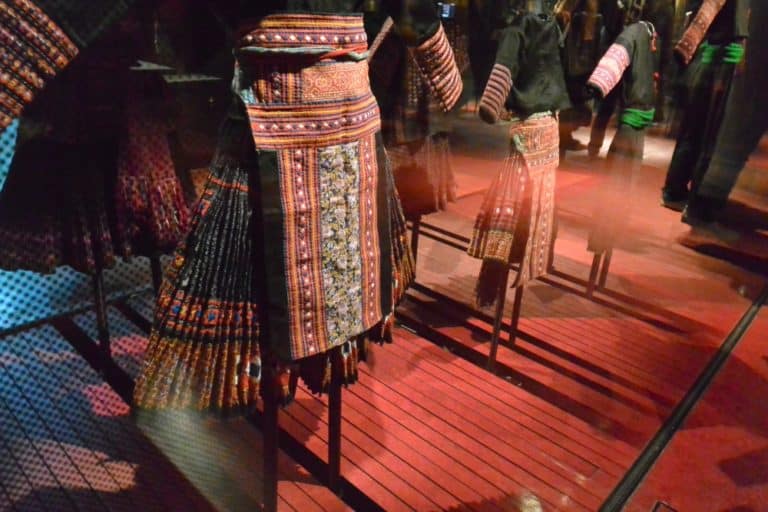 Quai Branly – costume 2, Mar.2015 (París)