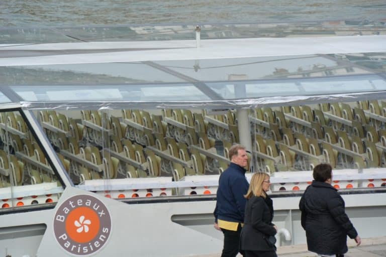 Eiffel Tower and vicinity – boat and people, Mar.2015 (París)