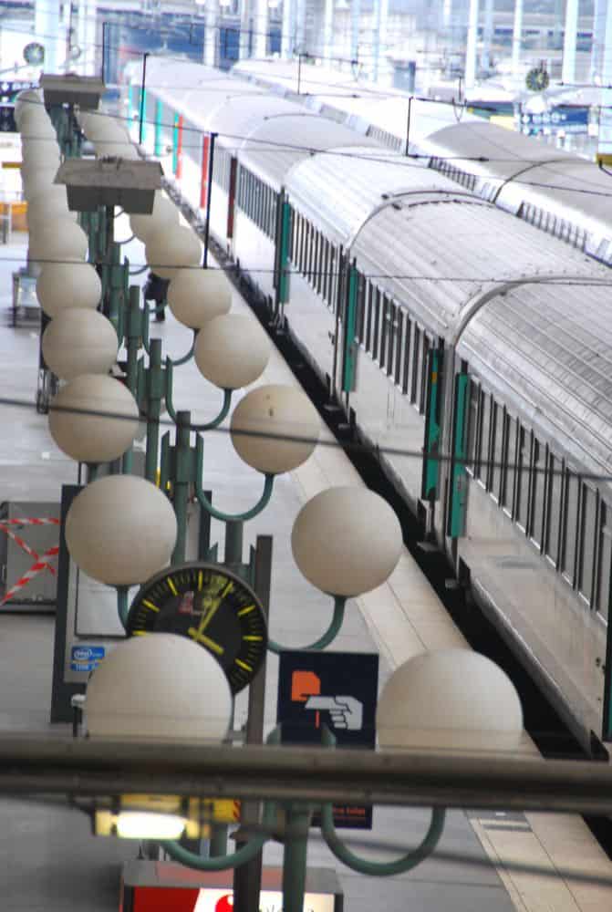 France, Paris – platform, Mar.2012 (París)