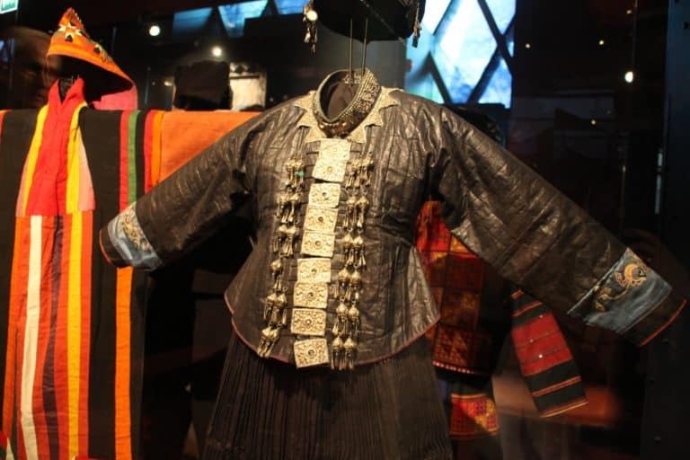 Quai Branly – costume 1, Mar.2015 (París)
