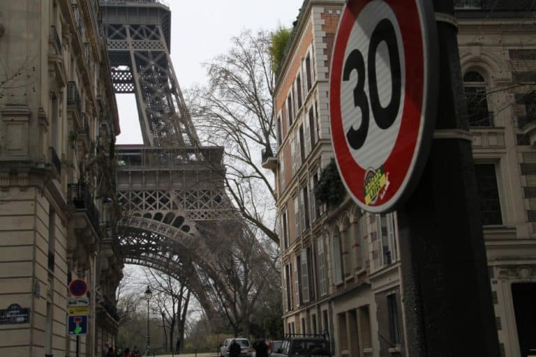 Eiffel Tower and vicinity – speed limit, Mar.2015 (París)
