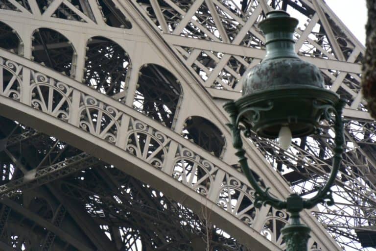 Eiffel Tower and vicinity – lamp and tower, Mar.2015 (París)