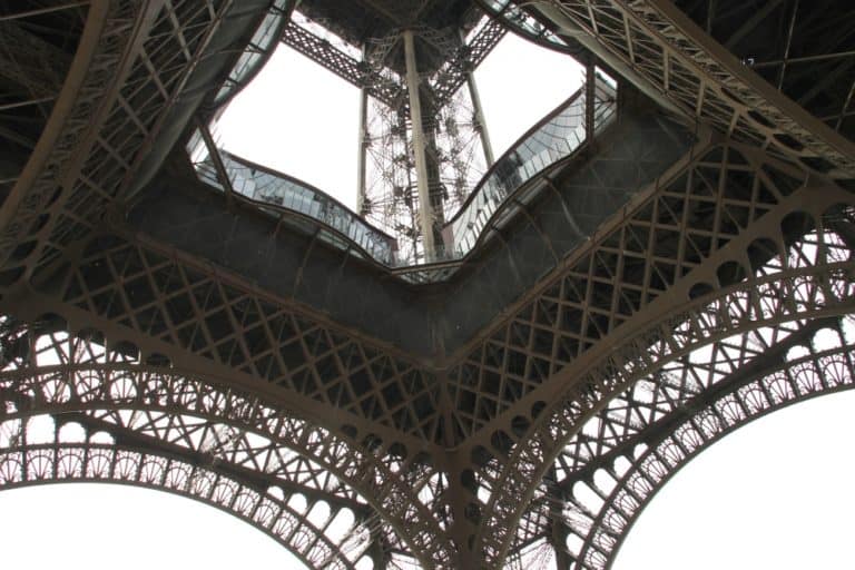 Eiffel Tower and vicinity – undermeath, Mar.2015 (París)