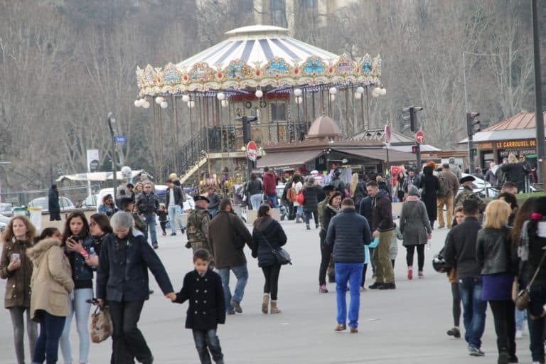 Eiffel Tower and vicinity – people, Mar.2015 (París)