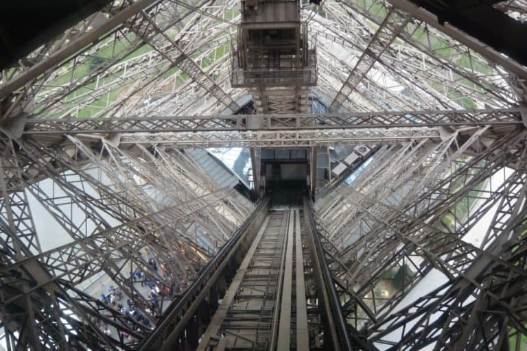 Eiffel Tower and vicinity – going down 1, Mar.2015 (París)