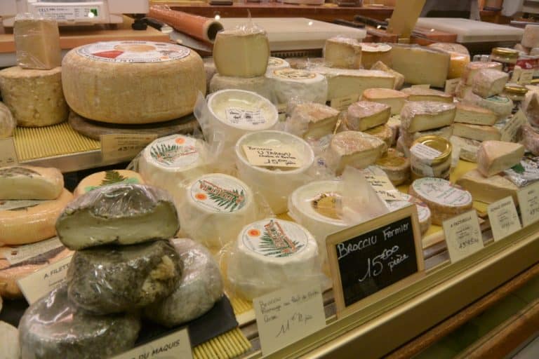 in the town – cheese shop, Mar. 2015 (París)
