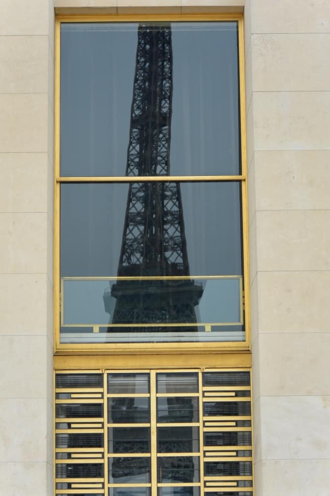 Eiffel Tower and vicinity – reflection, Mar.2015 (París)