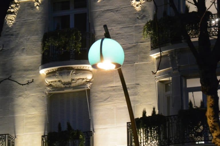 Avenue Montaigne – lamp, Mar.2015 (París)