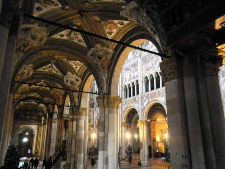 Parma – cathedral, aisle, Mar.2016 (Emilia Romagna)