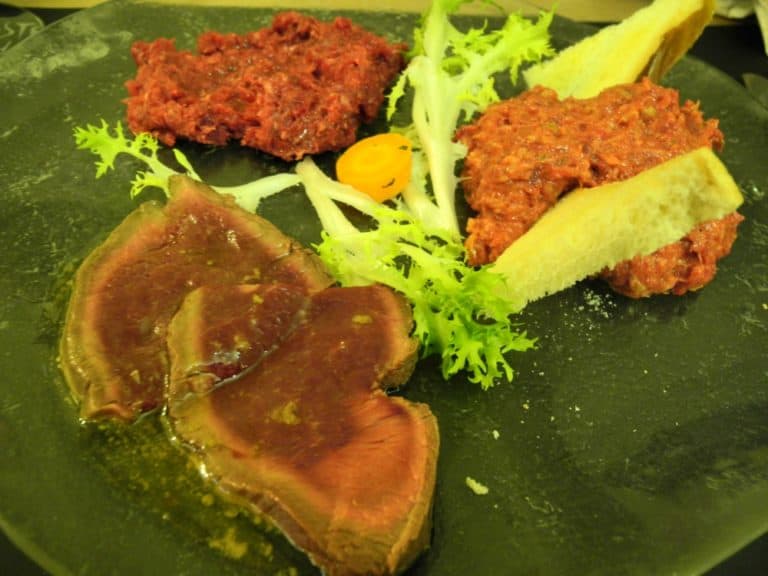Parma – restaurant, horse meat dish, Mar.2016 (Emilia-Romaña)