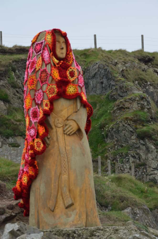 Isle of Man, Peel – wrapped warm, May, 2014 (Isla de Man)