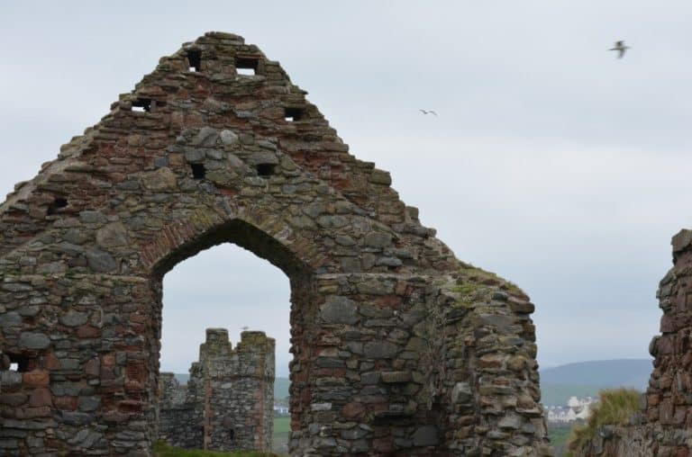 Isle of Man, Peel – part of castle, May, 2014 (Isla de Man)