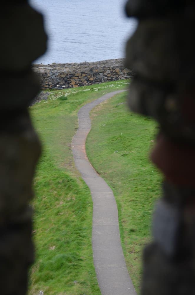 Isle of Man, Peel – path, May, 2014 (Isla de Man)