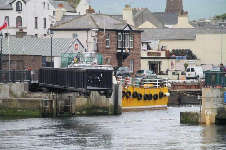 Isle of Man, Peel – opened bridge, May, 2014 (Isla de Man)
