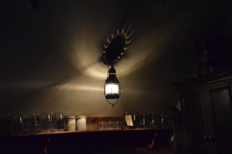 Isola di Man, Peel – lampada nel museo, mag. 2014 (Isola di Man)