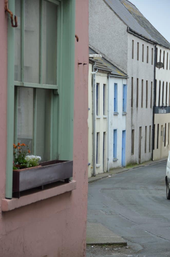 Isle of Man, Peel – quiet street, May, 2014 (Isla de Man)