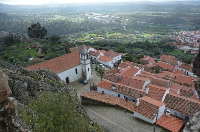 Portugal, Penha Garcia – church and houses, Nov.2014 (Monsanto)