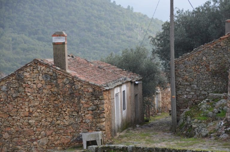 Portugal, Penha Garcia – path, Nov.2014 (Monsanto)