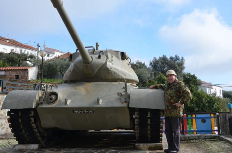 Portugal, Penha Garcia – tank and man, Nov.2014 (Monsanto)