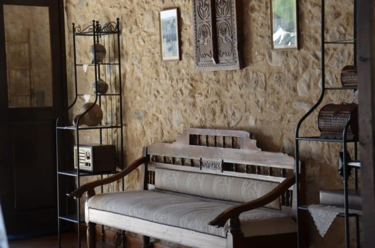 Polis – classic bench, Apr.2015