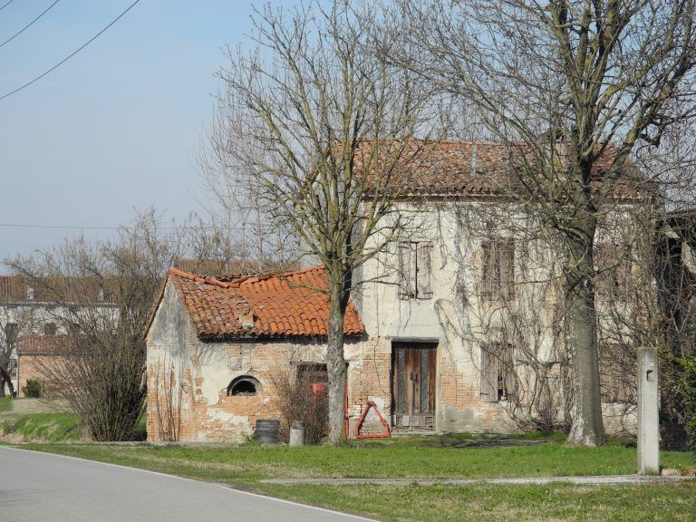 Bel ristorante nel misterioso borgo di Pomponesco