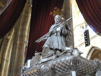 Czech, Prague – statue in church, Sept.2013