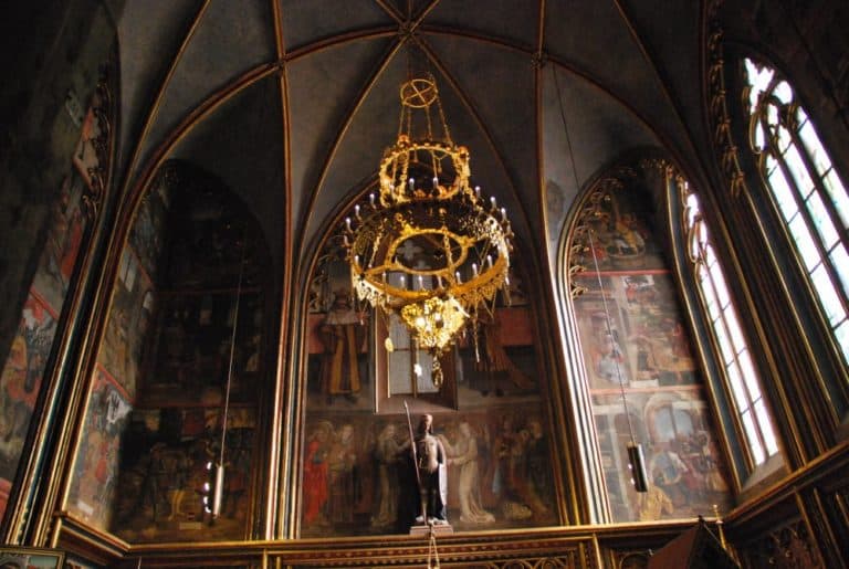 Czech, Prague – lamp in church, Sept.2013 (Praga)