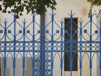cancello-blu-praga-capitale