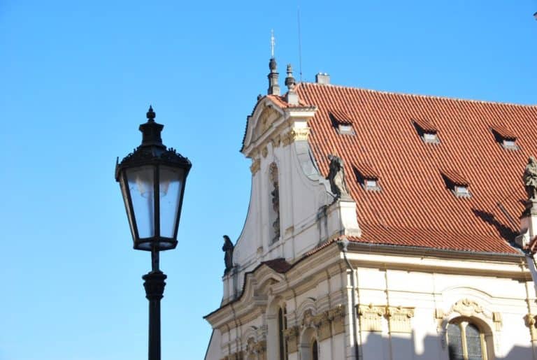 Czech, Prague – lamp and roof, Sept.2013 (Praga)
