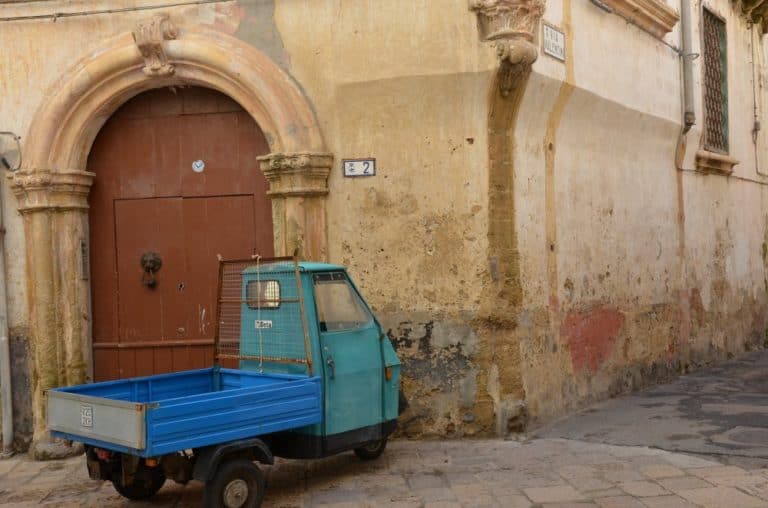 イタリア、ガリポリ－街角 2013年4月 (プーリア州)