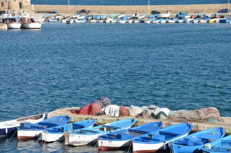 イタリア、ガリポリ－漁港 2013年4月 (プーリア州)