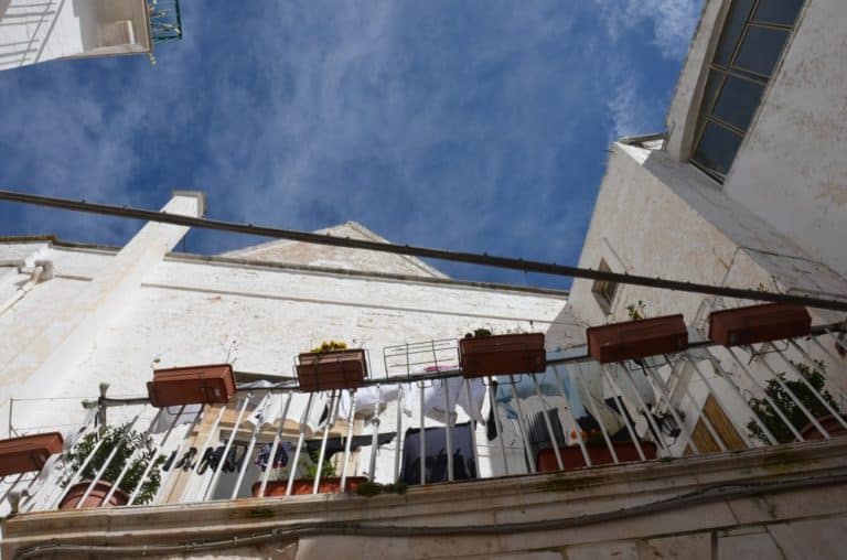 イタリア、ロコロトンド－ベランダ 2013年3月 (プーリア州)