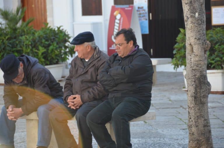 イタリア、モノポリ－男たち 2013年4月 (プーリア州)