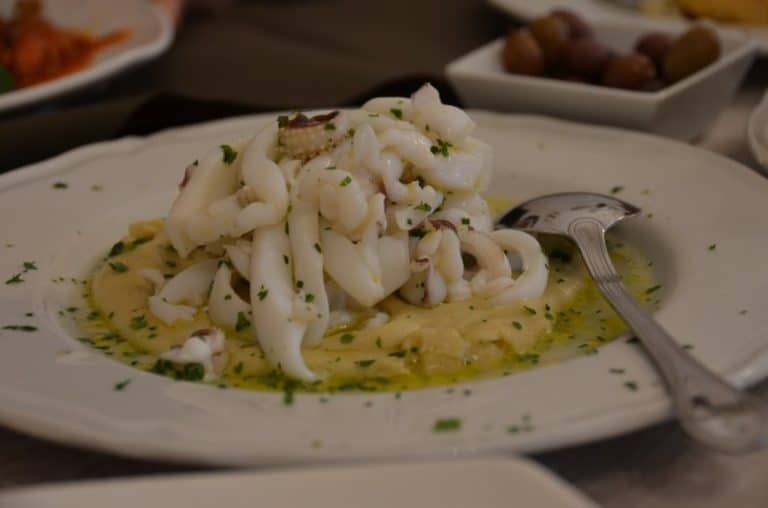 イタリア、モノポリ－イカ料理 2013年4月 (プーリア州)