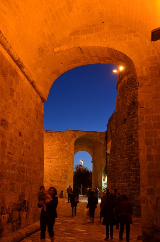 イタリア、オトラント－夕食後 2013年4月 (プーリア州)