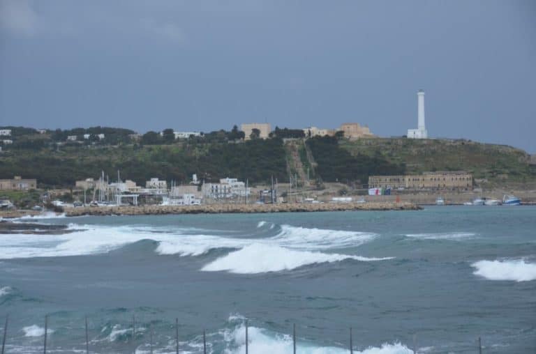 イタリア、プーリア沿岸－灯台 2013年4月 (プーリア州)