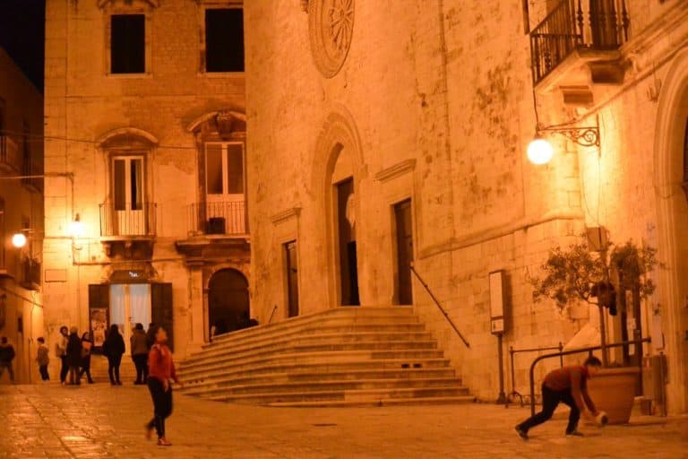 イタリア、プティニャーノ－遊ぶ 2013年11月 (プーリア州)