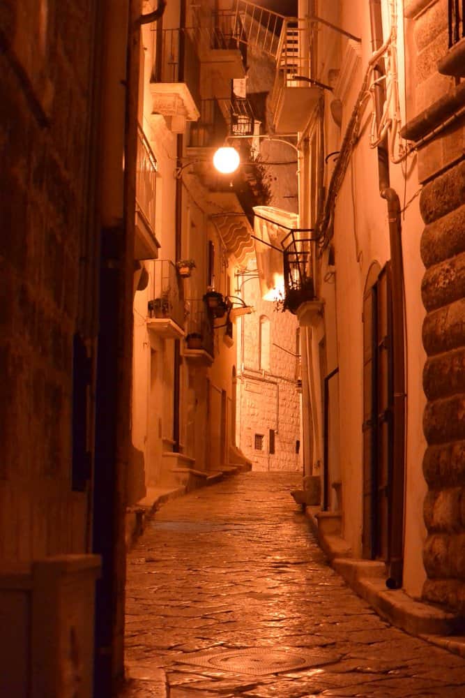 イタリア、プティニャーノ－路地 2013年11月 (プーリア州)